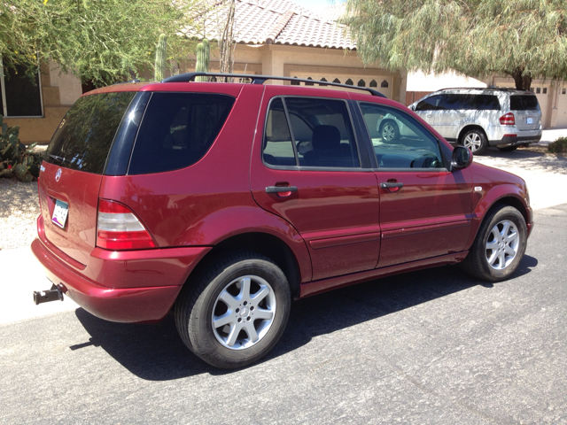 2000 Mercedes-Benz M-Class 3500 SLT Dually