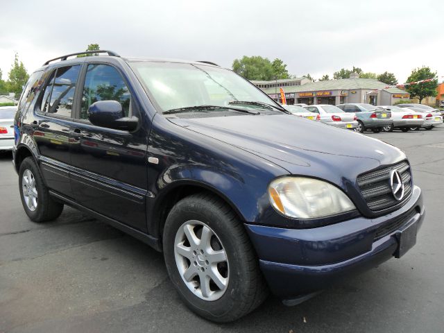 2000 Mercedes-Benz M-Class 3500 SLT Dually