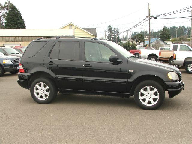 2000 Mercedes-Benz M-Class 3500 SLT Dually