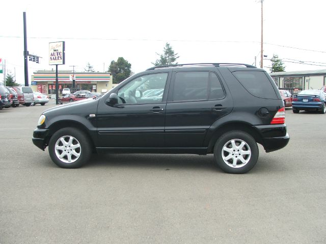 2000 Mercedes-Benz M-Class 3500 SLT Dually