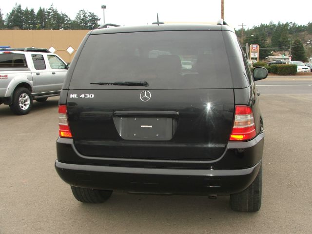 2000 Mercedes-Benz M-Class 3500 SLT Dually
