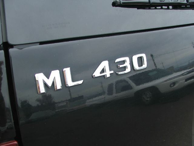 2000 Mercedes-Benz M-Class 3500 SLT Dually