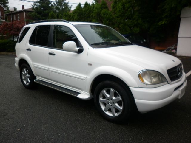 2000 Mercedes-Benz M-Class 3500 SLT Dually