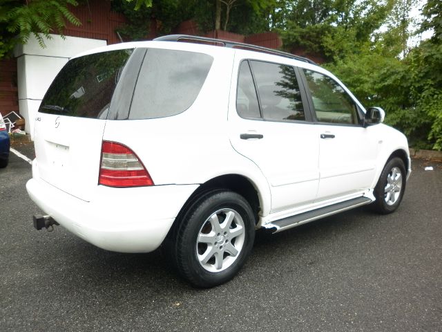 2000 Mercedes-Benz M-Class 3500 SLT Dually