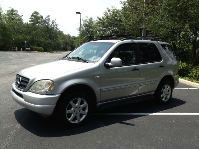 2000 Mercedes-Benz M-Class 3500 SLT Dually
