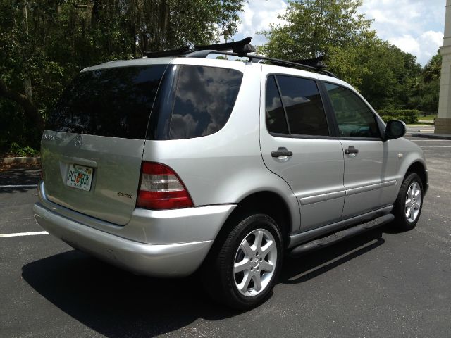 2000 Mercedes-Benz M-Class 3500 SLT Dually