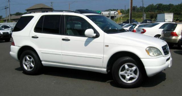 2000 Mercedes-Benz M-Class AWD Wagon Automatic VERY NICE