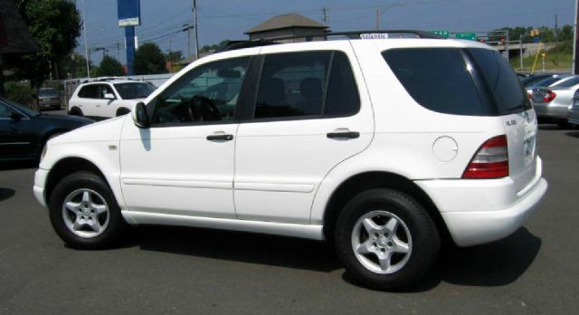 2000 Mercedes-Benz M-Class AWD Wagon Automatic VERY NICE