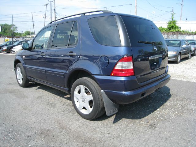 2000 Mercedes-Benz M-Class AWD Wagon Automatic VERY NICE