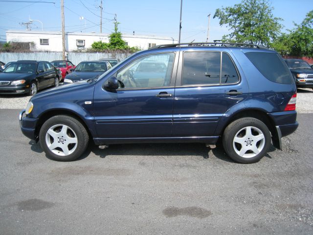 2000 Mercedes-Benz M-Class AWD Wagon Automatic VERY NICE