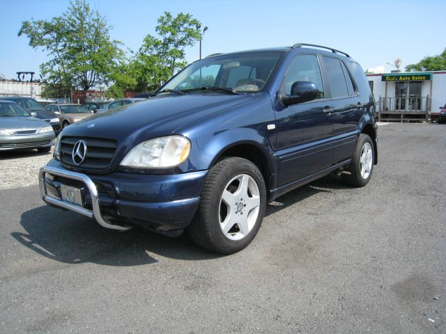 2000 Mercedes-Benz M-Class AWD Wagon Automatic VERY NICE