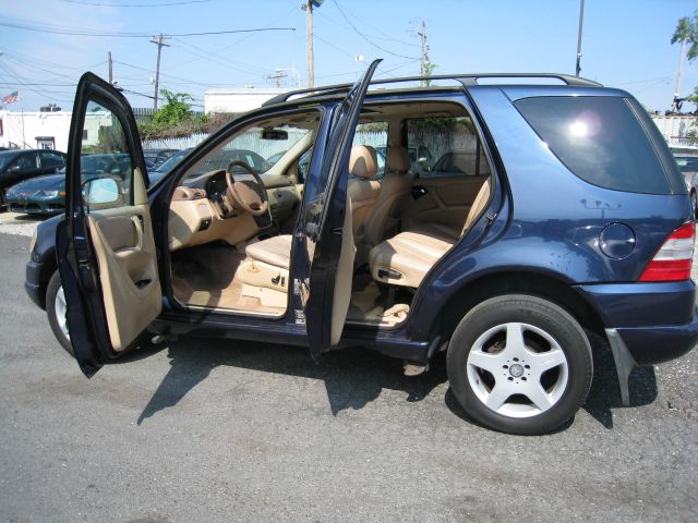 2000 Mercedes-Benz M-Class AWD Wagon Automatic VERY NICE
