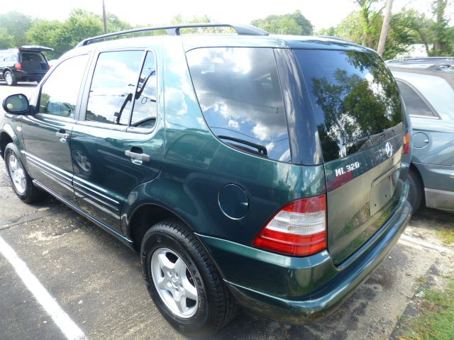 2000 Mercedes-Benz M-Class AWD Wagon Automatic VERY NICE