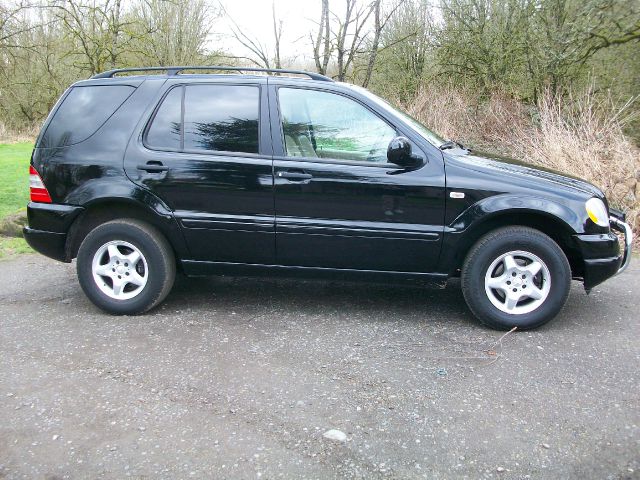 2000 Mercedes-Benz M-Class AWD Wagon Automatic VERY NICE