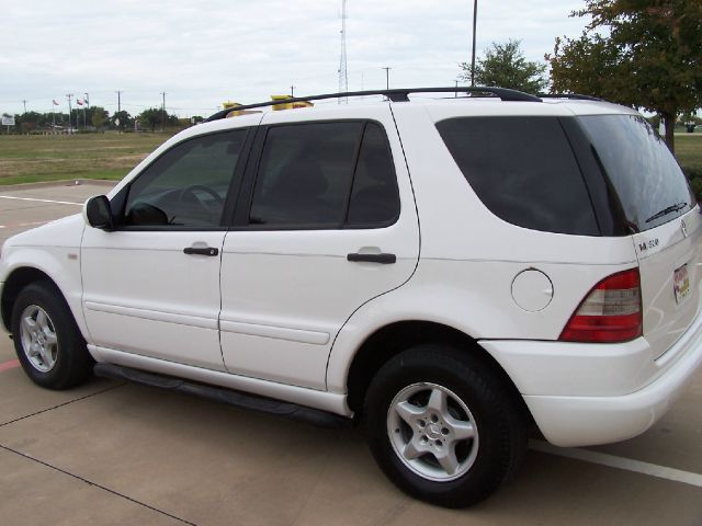 2000 Mercedes-Benz M-Class AWD Wagon Automatic VERY NICE