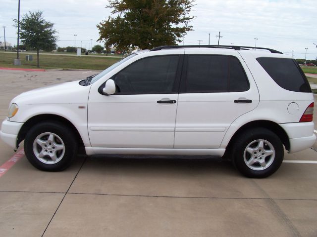 2000 Mercedes-Benz M-Class AWD Wagon Automatic VERY NICE