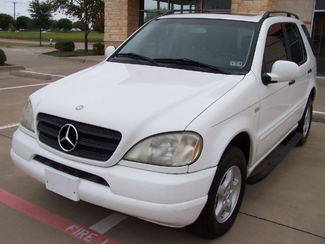 2000 Mercedes-Benz M-Class AWD Wagon Automatic VERY NICE