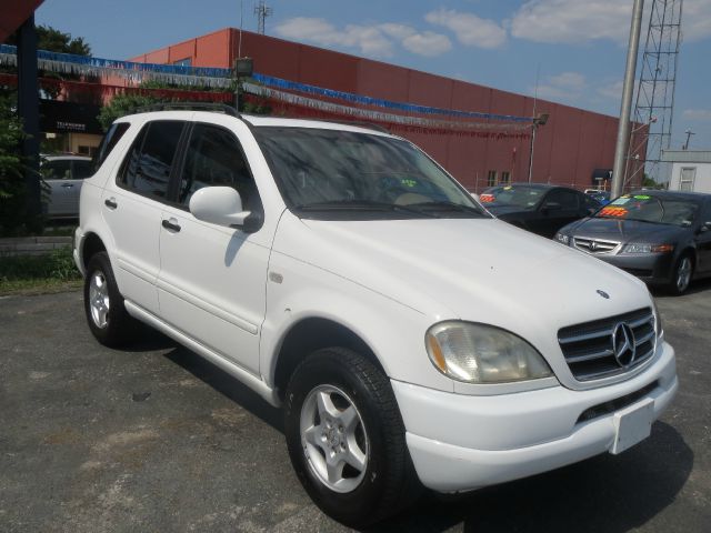 2000 Mercedes-Benz M-Class AWD Wagon Automatic VERY NICE