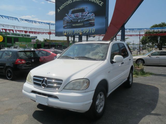 2000 Mercedes-Benz M-Class AWD Wagon Automatic VERY NICE