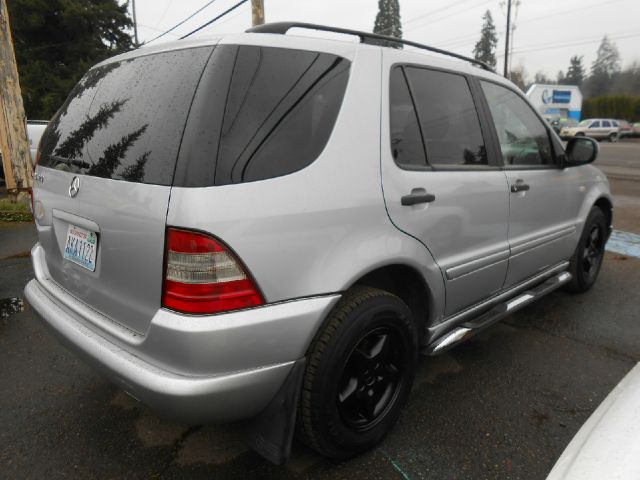 2000 Mercedes-Benz M-Class AWD Wagon Automatic VERY NICE