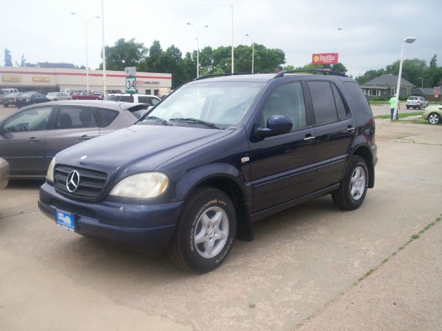 2000 Mercedes-Benz M-Class AWD Wagon Automatic VERY NICE
