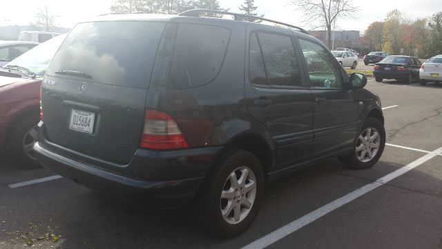 2000 Mercedes-Benz M-Class 3500 SLT Dually