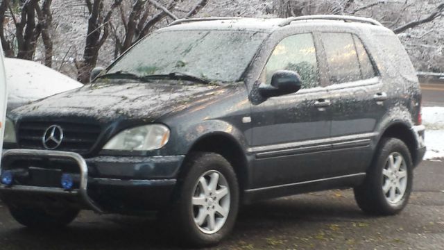 2000 Mercedes-Benz M-Class 3500 SLT Dually