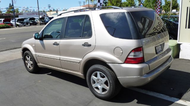 2001 Mercedes-Benz M-Class AWD Wagon Automatic VERY NICE