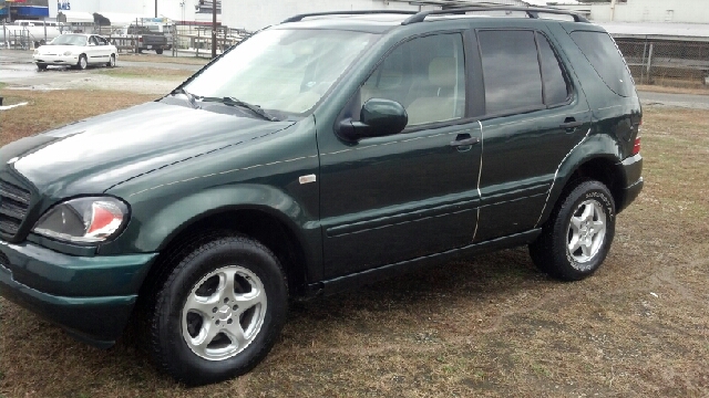 2001 Mercedes-Benz M-Class AWD Wagon Automatic VERY NICE