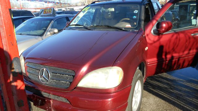 2001 Mercedes-Benz M-Class AWD Wagon Automatic VERY NICE