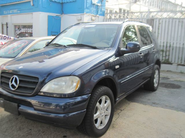 2001 Mercedes-Benz M-Class 3500 SLT Dually