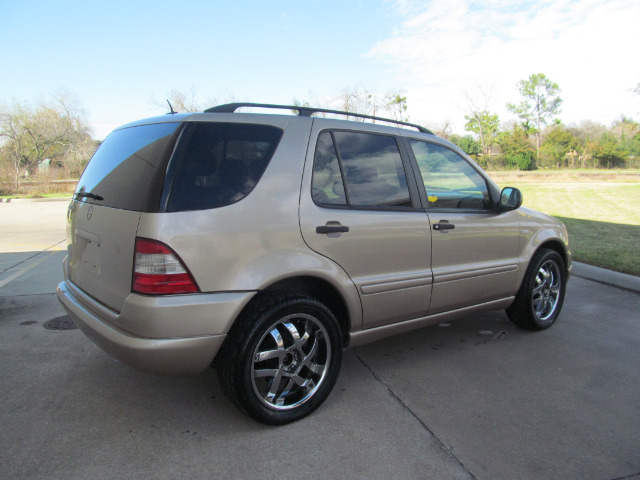 2001 Mercedes-Benz M-Class AWD Wagon Automatic VERY NICE