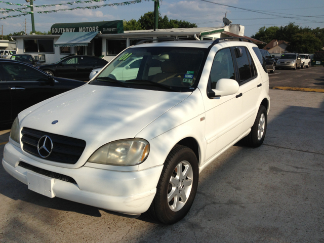2001 Mercedes-Benz M-Class 3500 SLT Dually