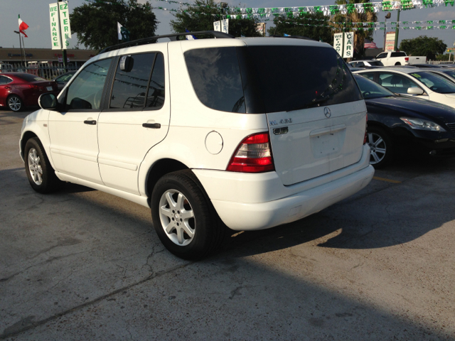 2001 Mercedes-Benz M-Class 3500 SLT Dually