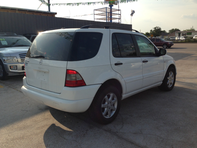 2001 Mercedes-Benz M-Class 3500 SLT Dually