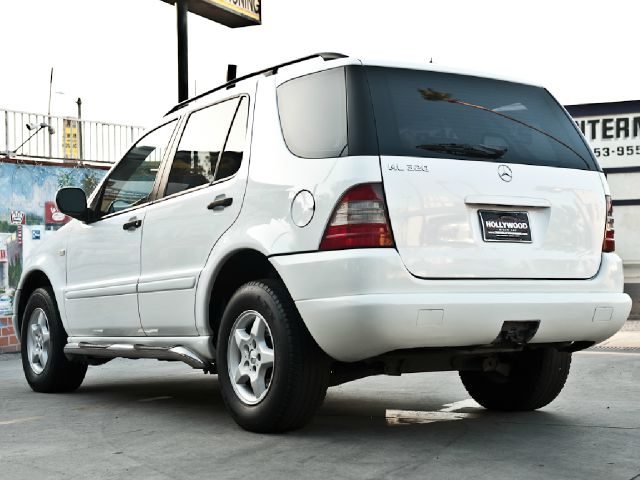2001 Mercedes-Benz M-Class AWD Wagon Automatic VERY NICE