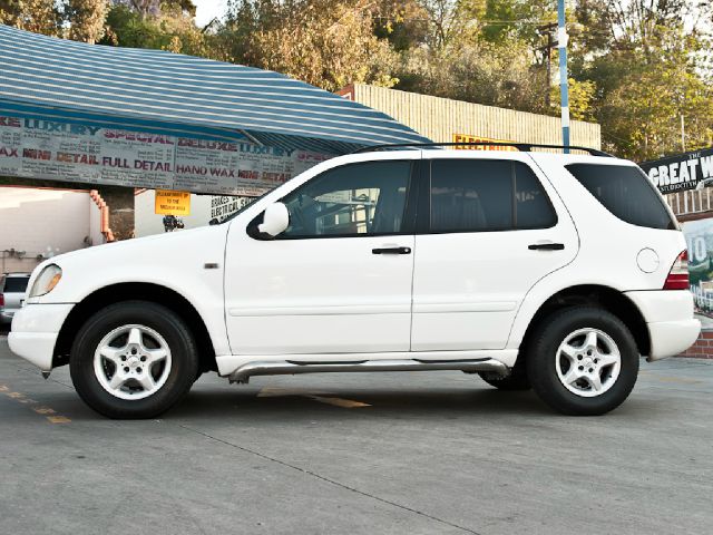 2001 Mercedes-Benz M-Class AWD Wagon Automatic VERY NICE