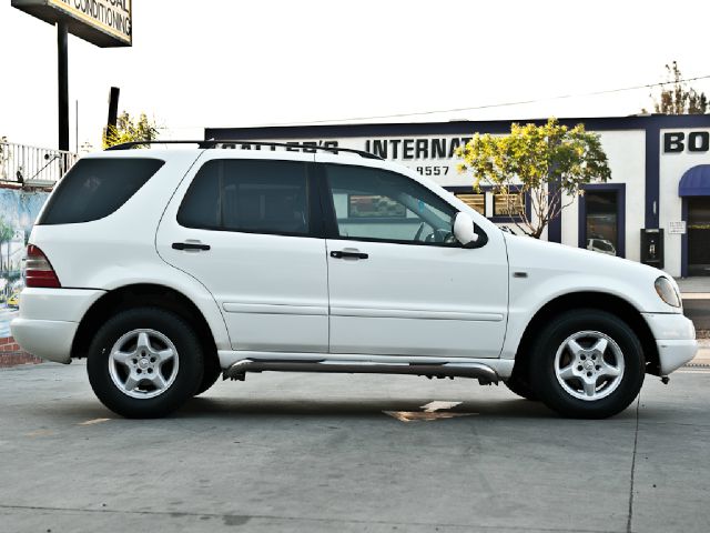 2001 Mercedes-Benz M-Class AWD Wagon Automatic VERY NICE
