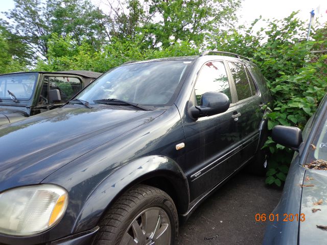 2001 Mercedes-Benz M-Class 3500 SLT Dually