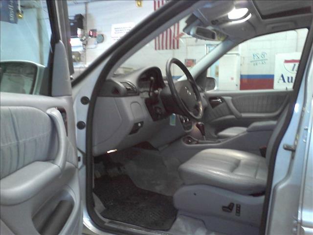 2002 Mercedes-Benz M-Class 4dr Sdn Quattroporte S