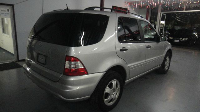 2003 Mercedes-Benz M-Class AWD Wagon Automatic VERY NICE