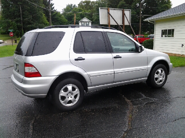 2003 Mercedes-Benz M-Class SES 5dr