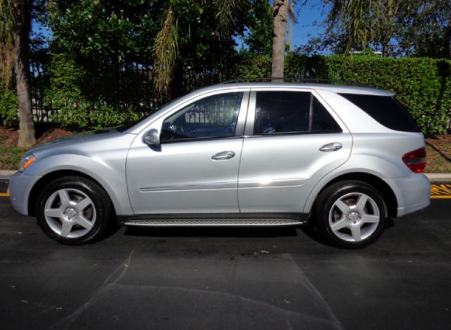 2008 Mercedes-Benz M-Class Leather Sunroof Navigation DVD Qd Bose C2