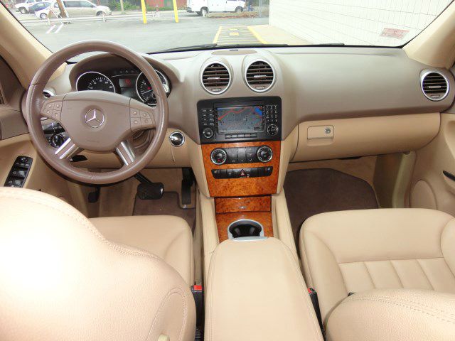 2008 Mercedes-Benz M-Class Level 2 Stunning CAR