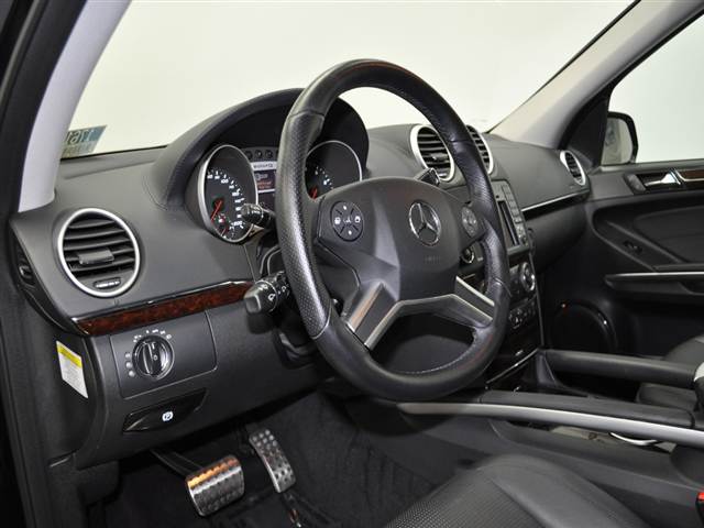 2009 Mercedes-Benz M-Class 4dr Sdn SE RWD