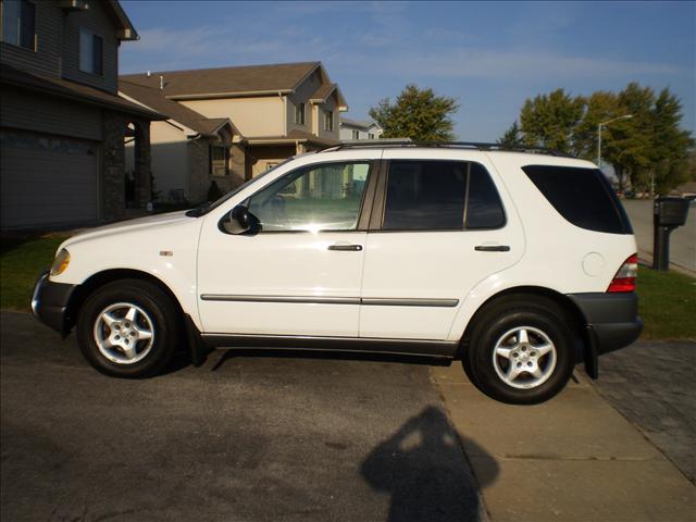 1998 Mercedes-Benz M Class AWD Wagon Automatic VERY NICE