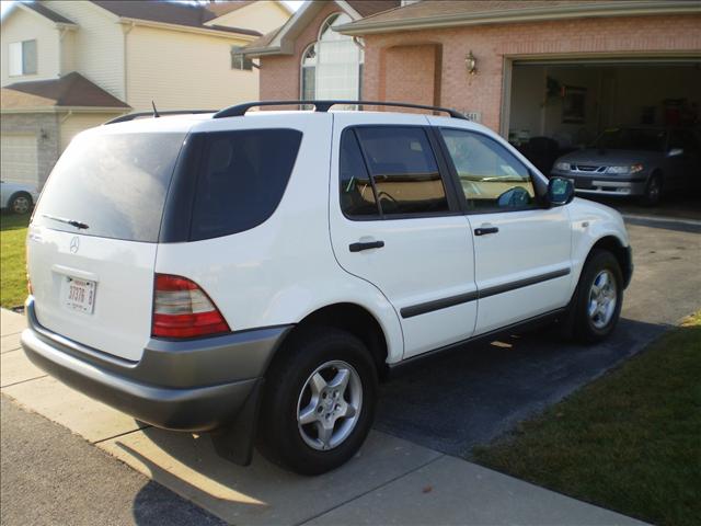 1998 Mercedes-Benz M Class AWD Wagon Automatic VERY NICE
