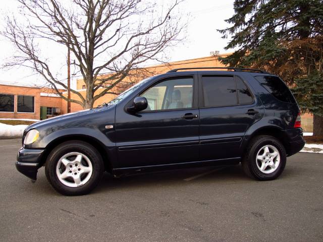 2001 Mercedes-Benz M Class AWD Wagon Automatic VERY NICE