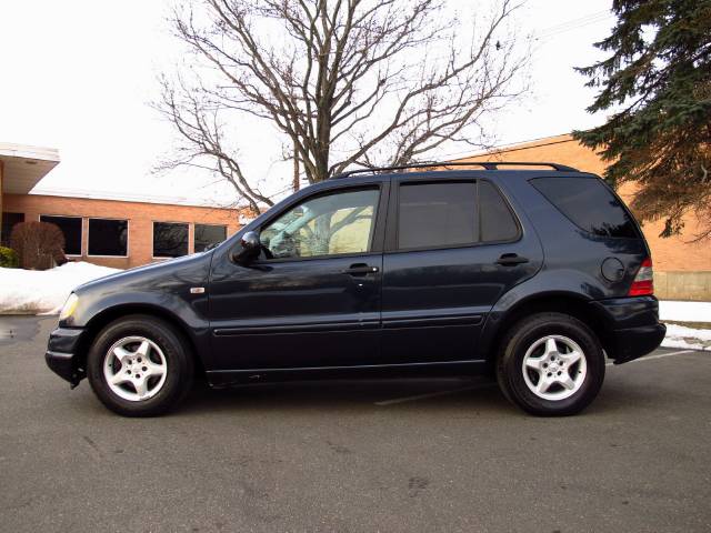 2001 Mercedes-Benz M Class AWD Wagon Automatic VERY NICE