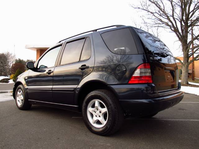 2001 Mercedes-Benz M Class AWD Wagon Automatic VERY NICE